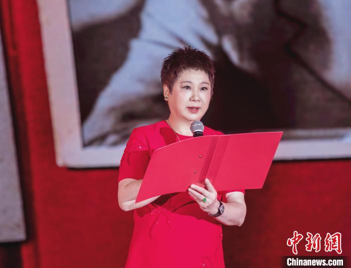 7月16日，榮智豐在2023年上海統(tǒng)戰(zhàn)文化周開幕活動中朗誦《與統(tǒng)戰(zhàn)先輩的時空對話》?！堦?攝