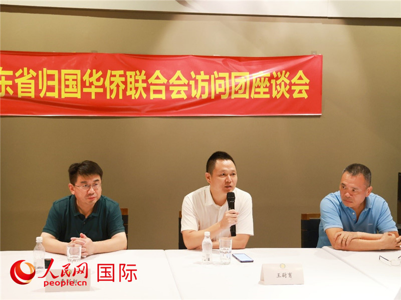 中國駐里約總領(lǐng)館副總領(lǐng)事王尉育（中）在座談會上致辭。人民網(wǎng)記者 陳海琪攝