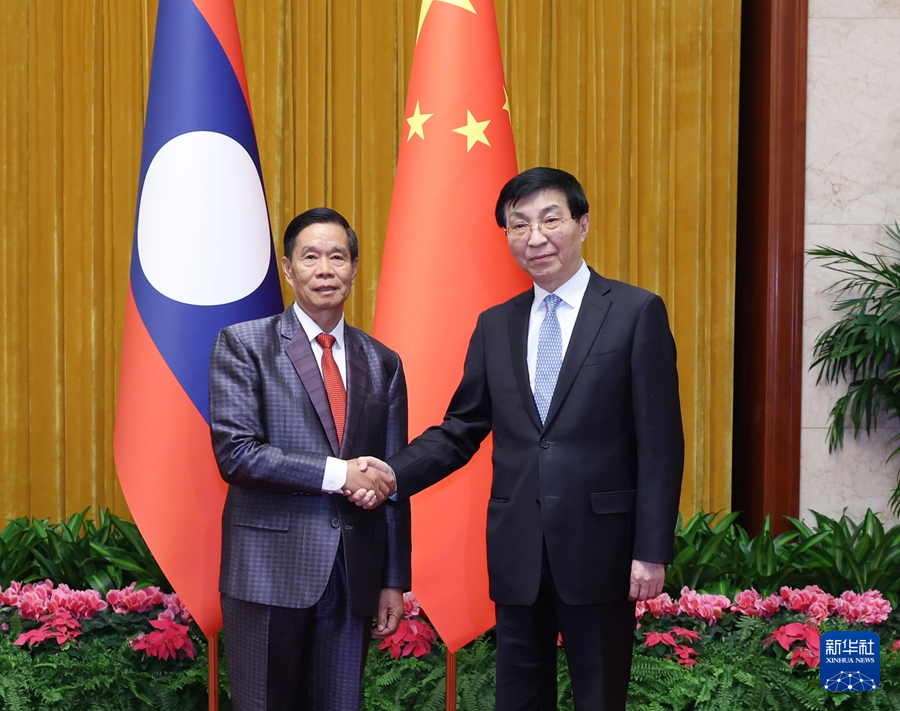 1月22日，中共中央政治局常委、全國(guó)政協(xié)主席王滬寧在北京會(huì)見老撾人民革命黨中央政治局委員、建國(guó)陣線中央委員會(huì)主席辛拉馮。新華社記者 王曄 攝