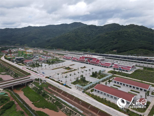 航拍云南磨憨口岸。 人民網(wǎng)記者 符皓攝