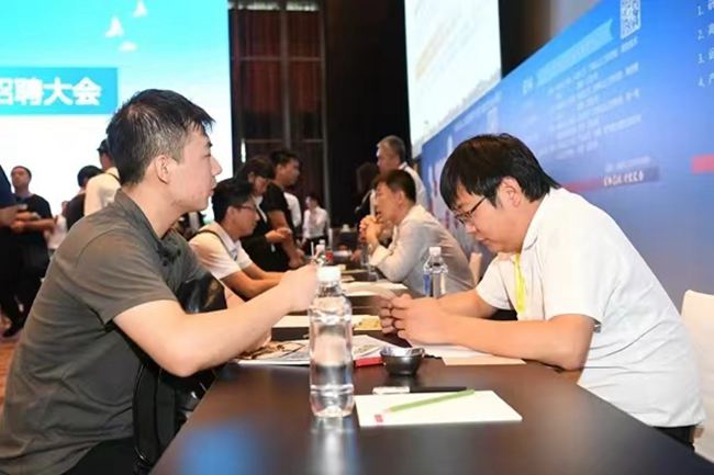 光電產業(yè)人才招聘會。人民網記者 李洋攝