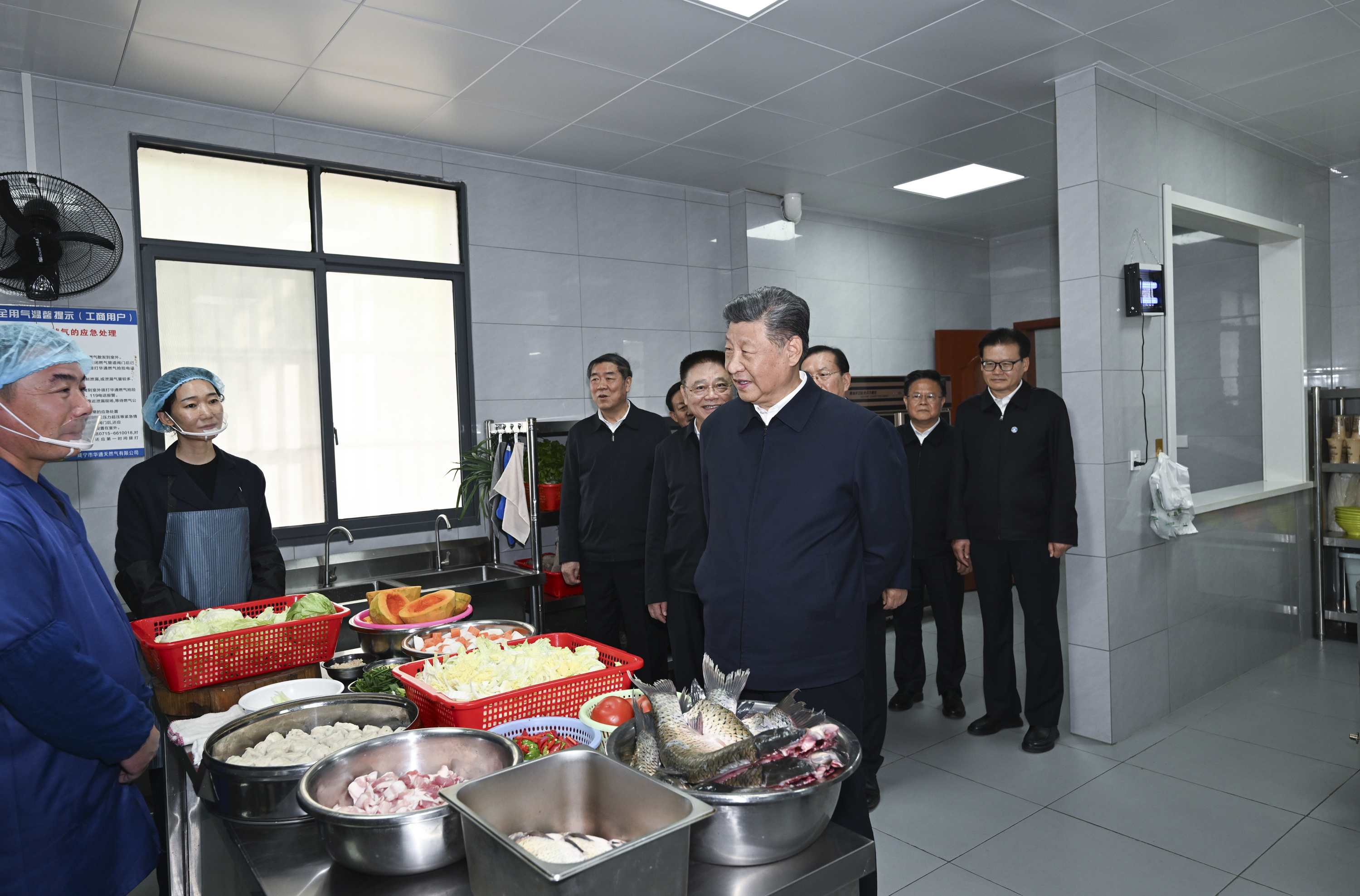2024年11月5日，習(xí)近平總書記在湖北省咸寧市嘉魚縣潘家灣鎮(zhèn)四邑村考察。