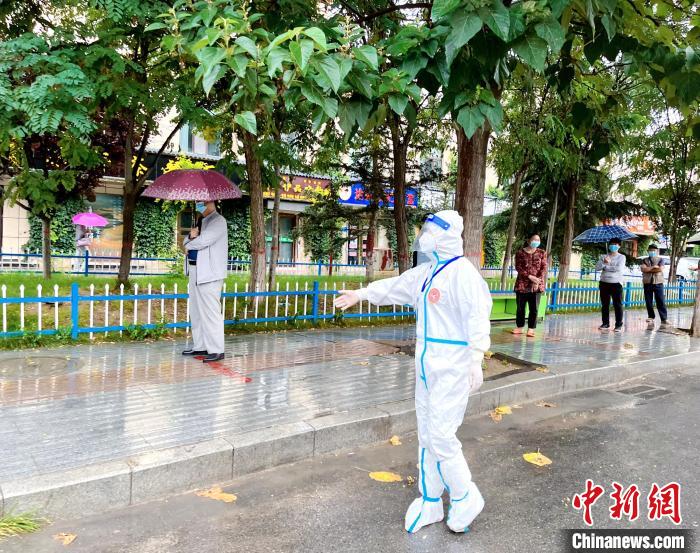 高原小城青海尖扎抗疫見聞：柔肩亦可擔重任，夫妻檔聞令而動
