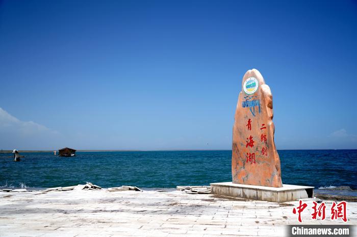 圖為青海湖景區(qū)一角?！O睿 攝