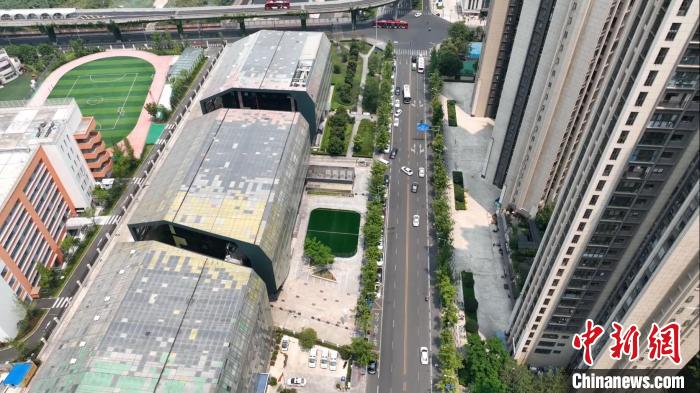 匯泉路社區(qū)一角?！「呒午?攝