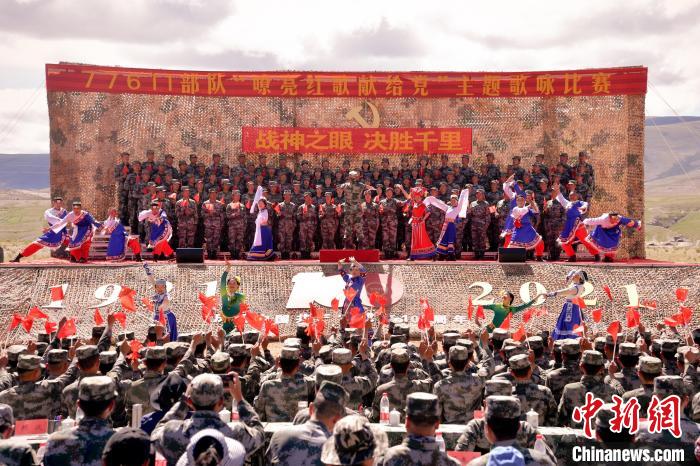 圖為主題歌詠比賽活動(dòng)現(xiàn)場(chǎng)?！●R成鎖 　攝