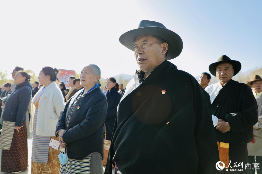 升旗儀式現(xiàn)場。人民網(wǎng) 次仁羅布攝