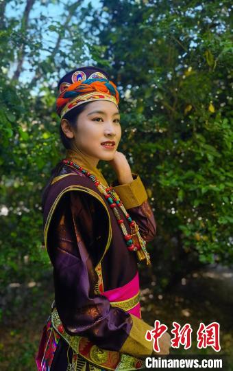 圖為國(guó)家級(jí)非遺項(xiàng)目——林芝工布藏族服飾。　李林 攝