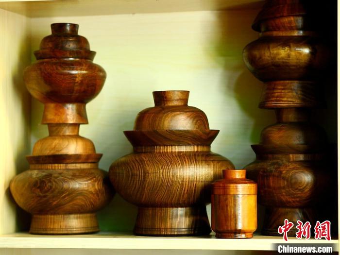 圖為各種木碗成品?！?鄧巴 　攝