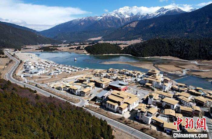 2月17日，西藏林芝魯朗小鎮(zhèn)。(無(wú)人機(jī)照片) 李林 攝