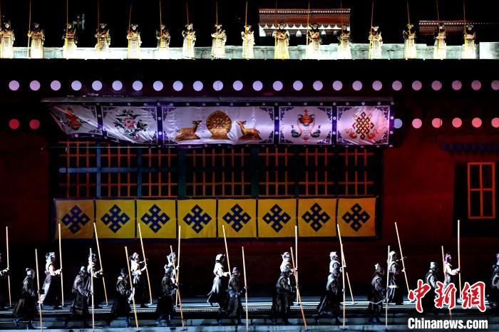 3月17日，西藏拉薩，《文成公主》大型史詩(shī)劇演出現(xiàn)場(chǎng)。　李林 攝