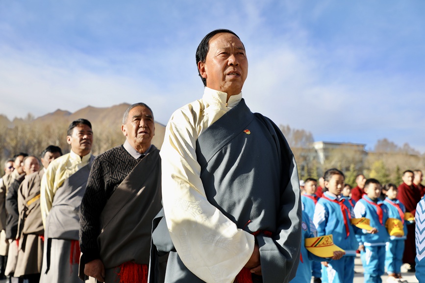“升國旗、唱國歌”儀式現(xiàn)場。