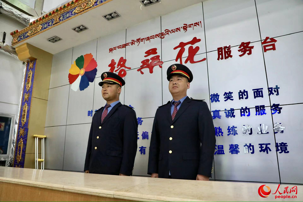 那曲火車站格?；ǚ?wù)臺。人民網(wǎng)記者 次仁羅布攝